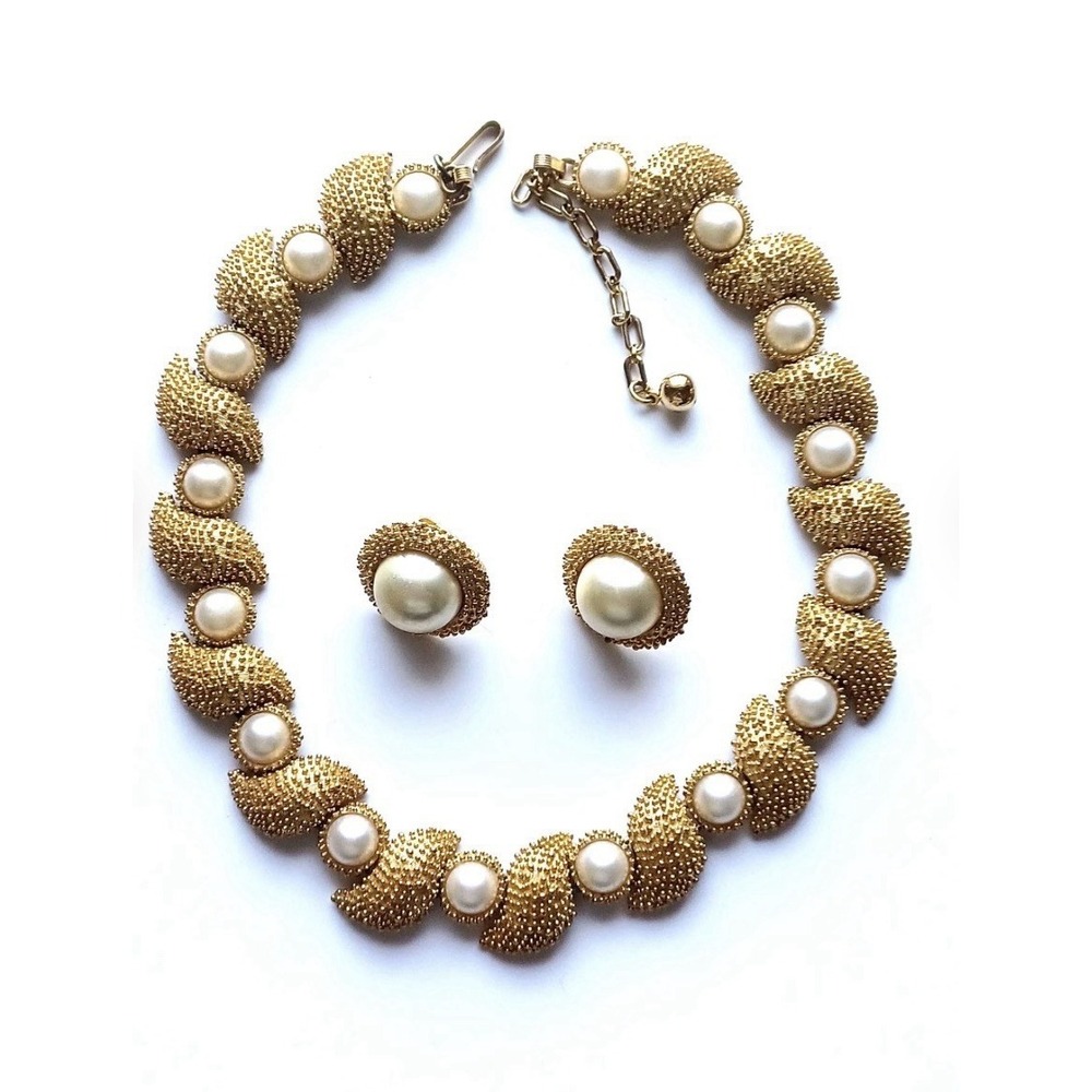 Rare Crown Trifari Gold Plated Pebbled Faux Pearl Cabochon Swirl Necklace & Ear